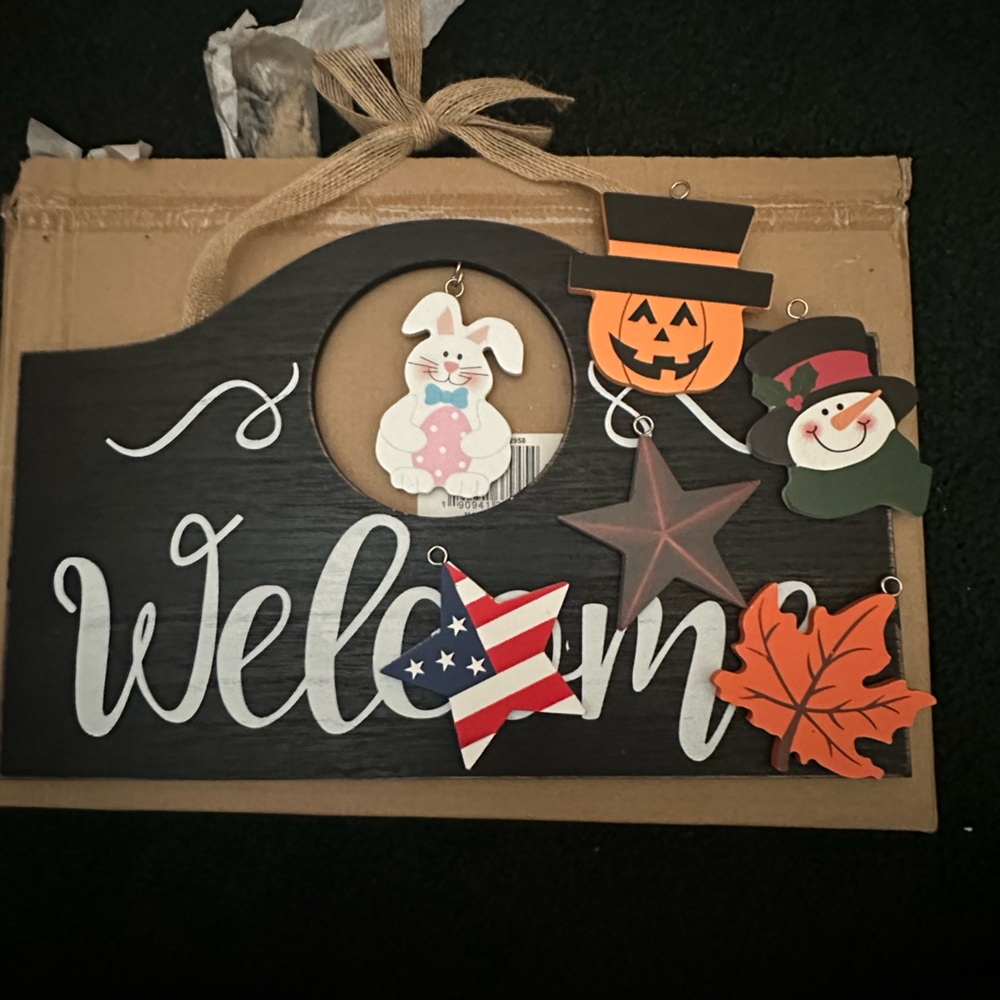 Black and White Welcome Sign with Interchangeable Holiday Accents